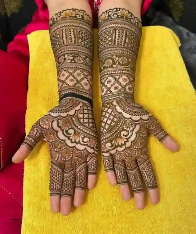 Karva Chauth 2020: Pick The Latest Backhand Mehendi Designs from Instagram  | HerZindagi